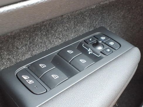 Certified 2025 Volvo EX40 Ultra AWD/4WD image 33
