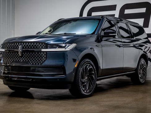Used 2025 Lincoln Navigator L Reserve AWD/4WD image 30