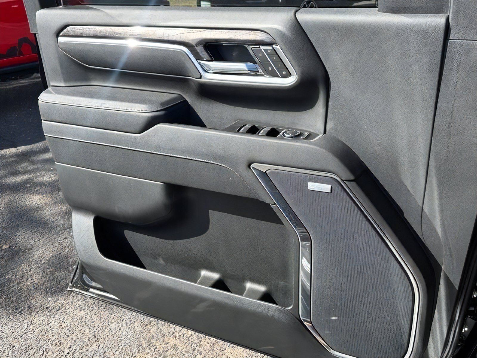 Used 2025 Chevrolet Silverado 2500 LTZ w/ LTZ Premium Package AWD/4WD image 11