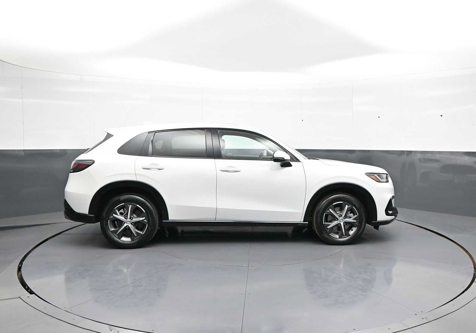 Certified 2023 Honda HR-V EX-L image 4