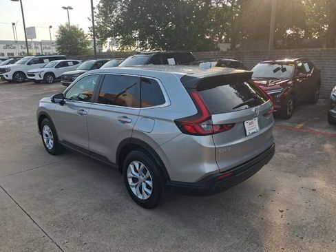 Used 2025 Honda CR-V LX image 8