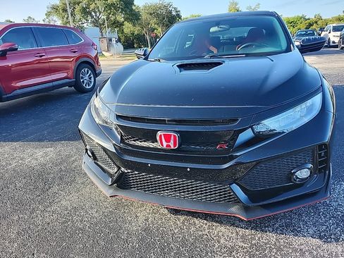 Used 2018 Honda Civic Type R image 10