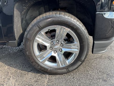 Used 2019 Chevrolet Silverado 1500 Custom w/ Custom Convenience Package AWD/4WD image 9