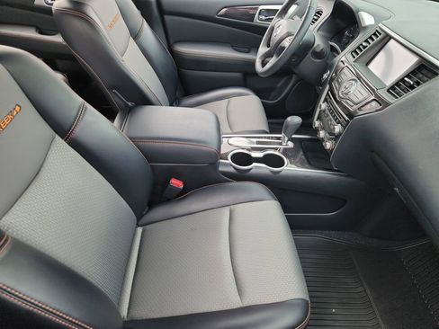 Used 2020 Nissan Pathfinder SV w/ Rock Creek Edition FWD image 11