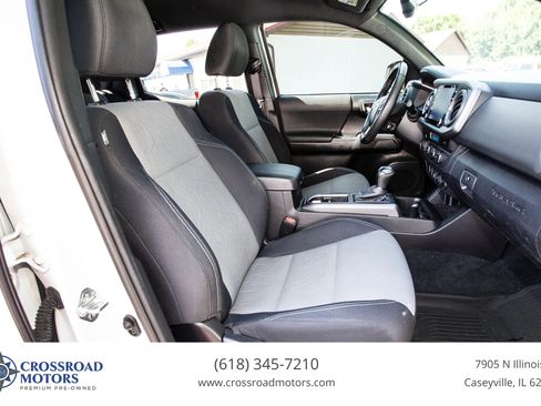 Used 2021 Toyota Tacoma TRD Sport AWD/4WD image 30