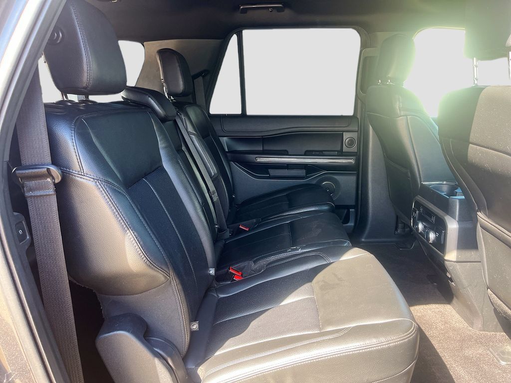 Used 2019 Ford Expedition Max XLT w/ Equipment Group 202A RWD image 30