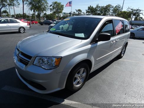 Used 2011 Dodge Grand Caravan Mainstreet w/ PWR Convenience Group FWD image 3
