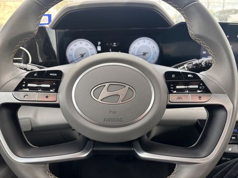 Used 2025 Hyundai Elantra SEL image 28