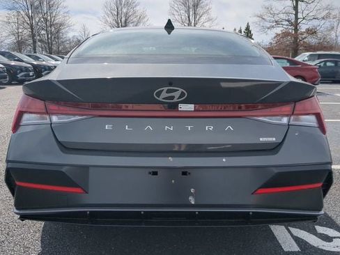 Used 2025 Hyundai Elantra Limited FWD image 5