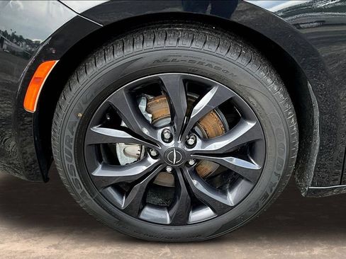 Used 2020 Chrysler Pacifica Touring w/ S Appearance Package FWD image 37