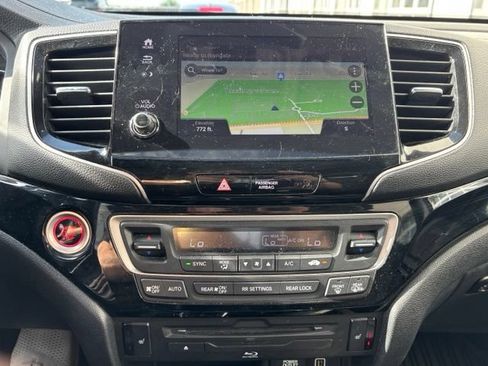 Used 2022 Honda Pilot Touring image 18