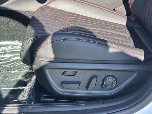 Used 2025 Genesis G70 3.3T Advanced AWD/4WD image 27
