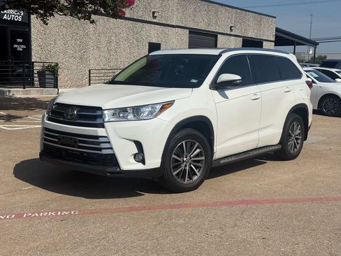 Used 2018 Toyota Highlander XLE FWD image 3