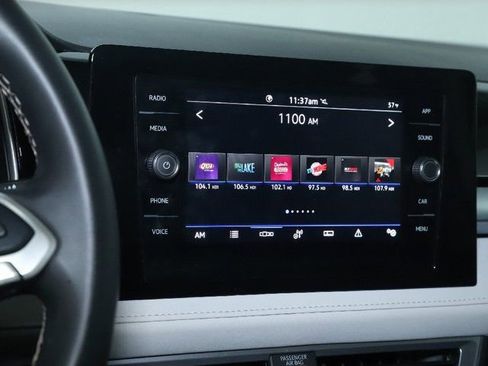 Used 2025 Volkswagen Taos SE image 27