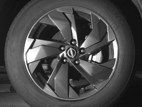 Used 2025 Nissan Rogue SV AWD/4WD image 16