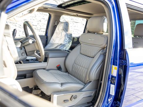 Used 2026 Ford F450 Platinum w/ Platinum Plus Package image 32