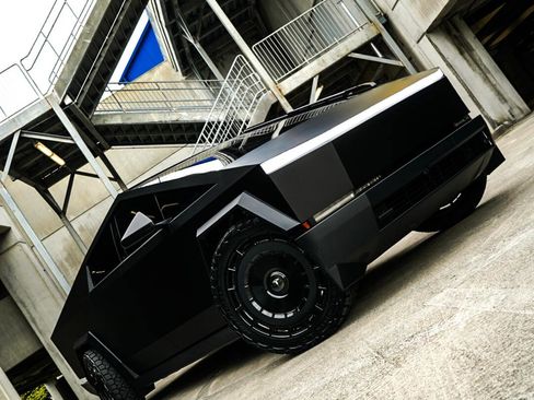 Used 2024 Tesla Cybertruck AWD Crew Cab image 14