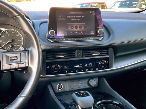 Used 2023 Nissan Rogue SV w/ SV Premium B Package image 18