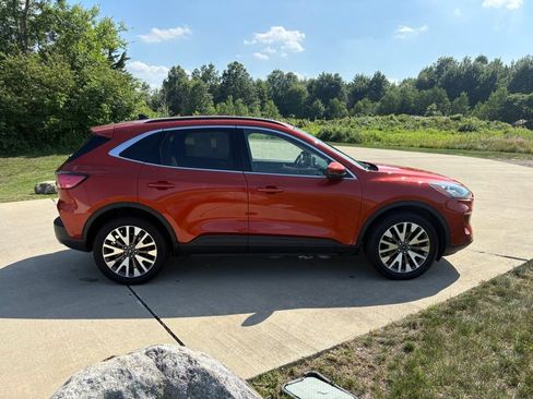 Used 2020 Ford Escape Titanium AWD/4WD image 10