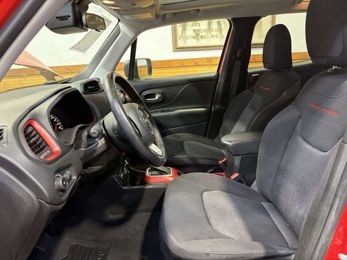 Used 2018 Jeep Renegade Trailhawk image 16