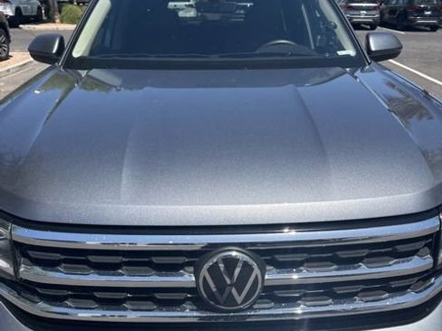 Used 2023 Volkswagen Atlas SE w/ Panoramic Sunroof Package FWD image 6