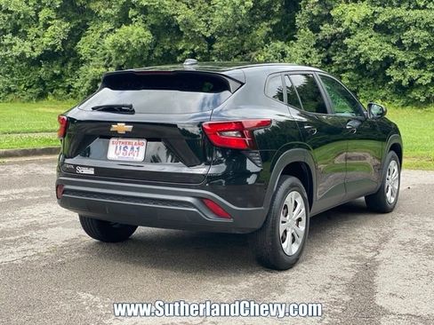 Used 2024 Chevrolet Trax LS FWD image 7