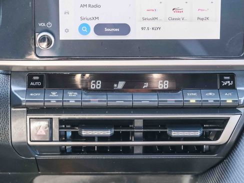 Used 2025 Toyota Camry SE FWD image 17