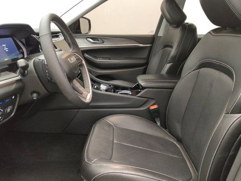 Used 2022 Jeep Grand Cherokee Limited 4xe w/ Luxury Tech Group II image 17