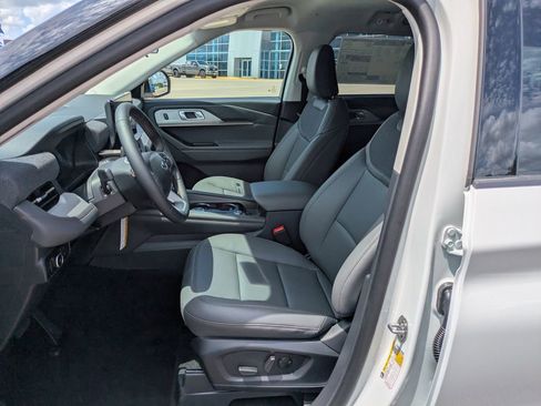 New 2026 Ford Explorer Active AWD/4WD image 7