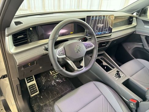 New 2026 Volkswagen Tiguan SE R-Line FWD image 4
