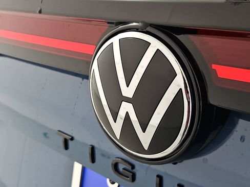 New 2026 Volkswagen Tiguan SE R-Line image 11