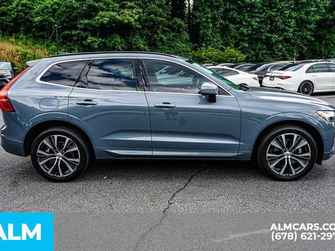 Used 2022 Volvo XC60 B5 Momentum w/ Advanced Package FWD image 9