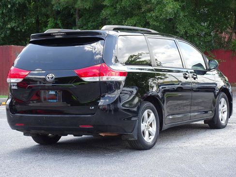 Used 2014 Toyota Sienna LE FWD image 11
