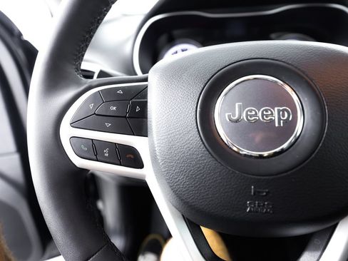 Used 2022 Jeep Cherokee Latitude AWD/4WD image 31