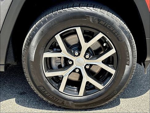 Used 2024 Jeep Grand Cherokee L Limited AWD/4WD image 33