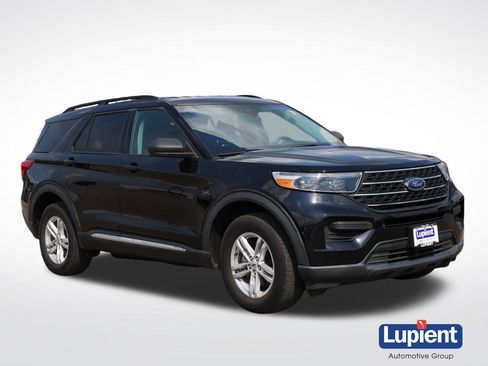 Used 2022 Ford Explorer XLT AWD/4WD image 1