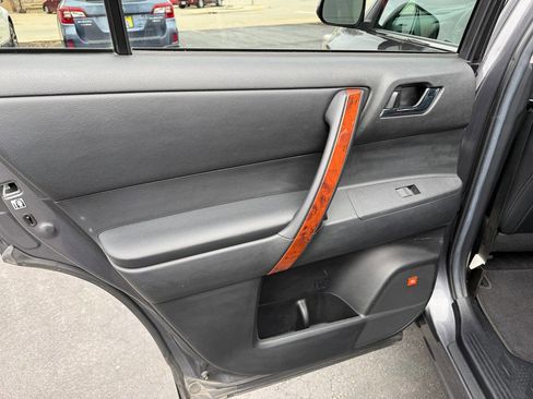 Used 2013 Toyota Highlander Limited image 33