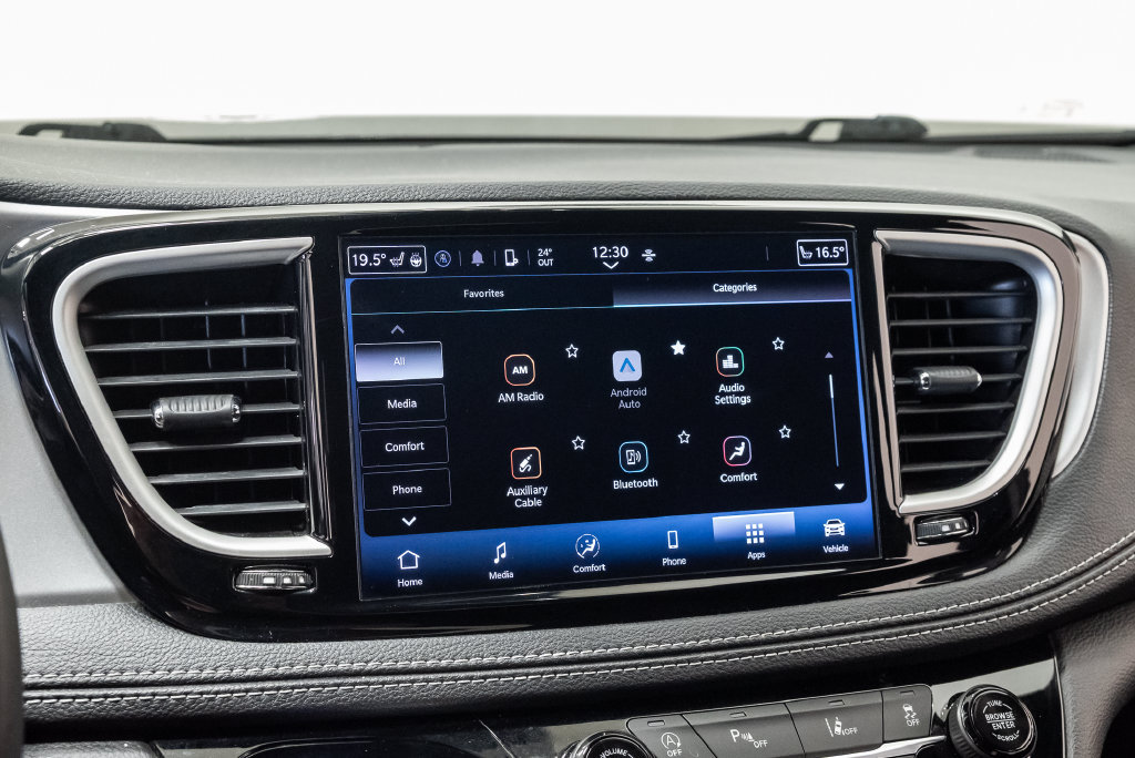 Used 2023 Chrysler Pacifica Touring FWD image 22