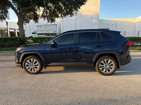 Used 2020 Toyota RAV4 XLE Premium FWD image 2