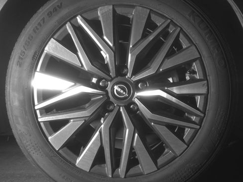 Used 2025 Nissan Altima 2.5 SV image 13