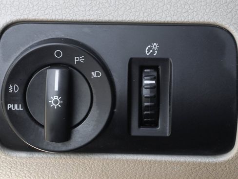 Used 2006 Ford Mustang Premium image 22