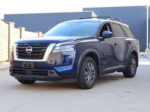 Used 2024 Nissan Pathfinder SV FWD image 2
