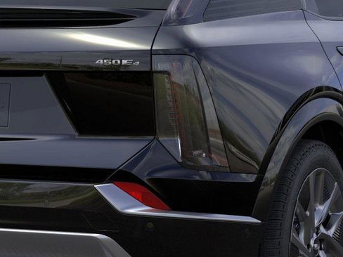 New 2025 Cadillac Optiq Luxury 1 image 12