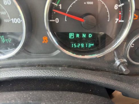 Used 2017 Jeep Wrangler Unlimited Sahara w/ Connectivity Group image 37