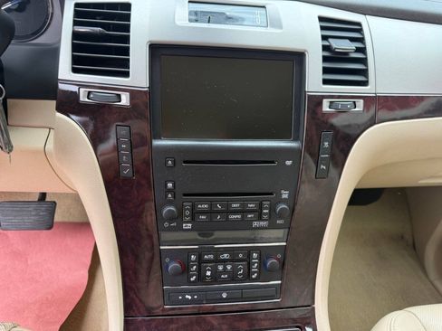 Used 2008 Cadillac Escalade AWD image 6