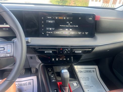 Used 2025 Nissan Kicks SR AWD/4WD image 20
