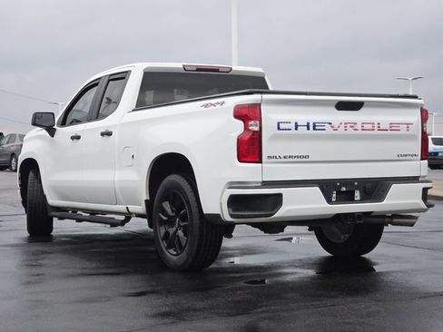 Used 2021 Chevrolet Silverado 1500 Custom image 17
