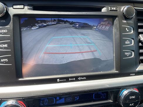 Used 2017 Toyota Highlander Plus w/ Carpet Mat Package AWD/4WD image 20