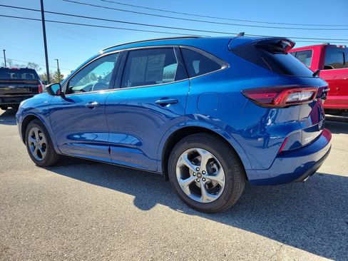 Used 2023 Ford Escape ST-Line w/ Tech Pack #1 AWD/4WD image 3