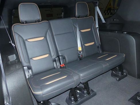 Used 2022 GMC Yukon XL AT4 image 28